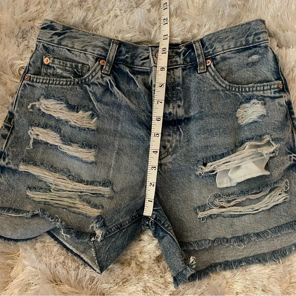 Free People We The Free Maggie Denim Cutoff Shorts Size 26 Light Stone - Picture 10 of 16